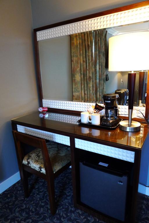 The Deluxe Hotel Vancouver Extérieur photo